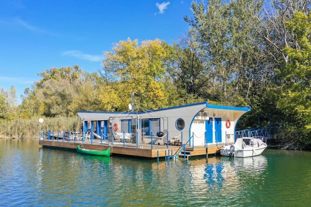 Ocarujuci Houseboat Na Dunaji Bratislava Dış mekan fotoğraf