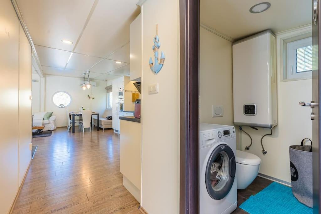Ocarujuci Houseboat Na Dunaji Bratislava Dış mekan fotoğraf