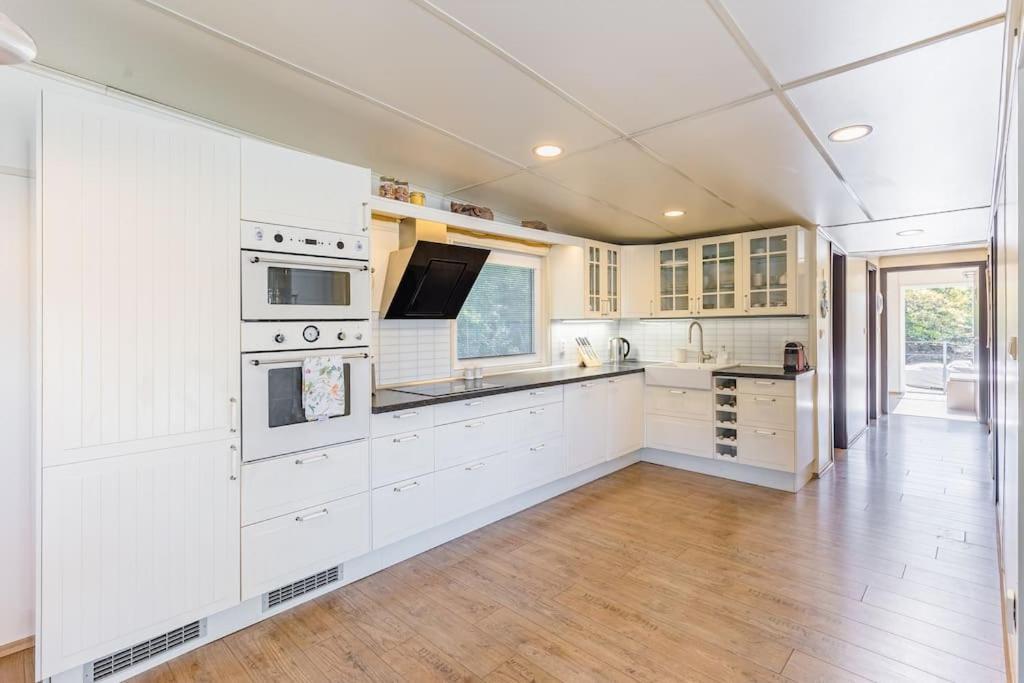 Ocarujuci Houseboat Na Dunaji Bratislava Dış mekan fotoğraf
