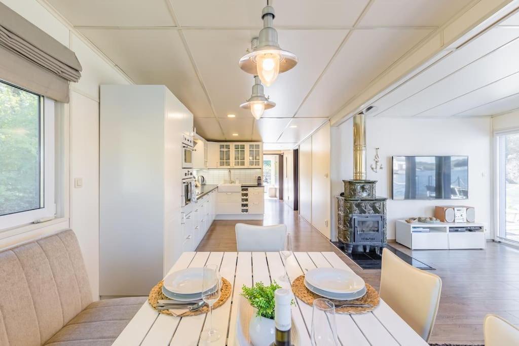 Ocarujuci Houseboat Na Dunaji Bratislava Dış mekan fotoğraf