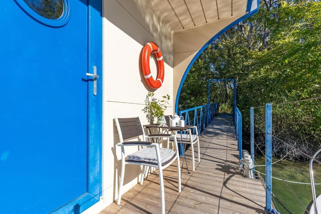 Ocarujuci Houseboat Na Dunaji Bratislava Dış mekan fotoğraf