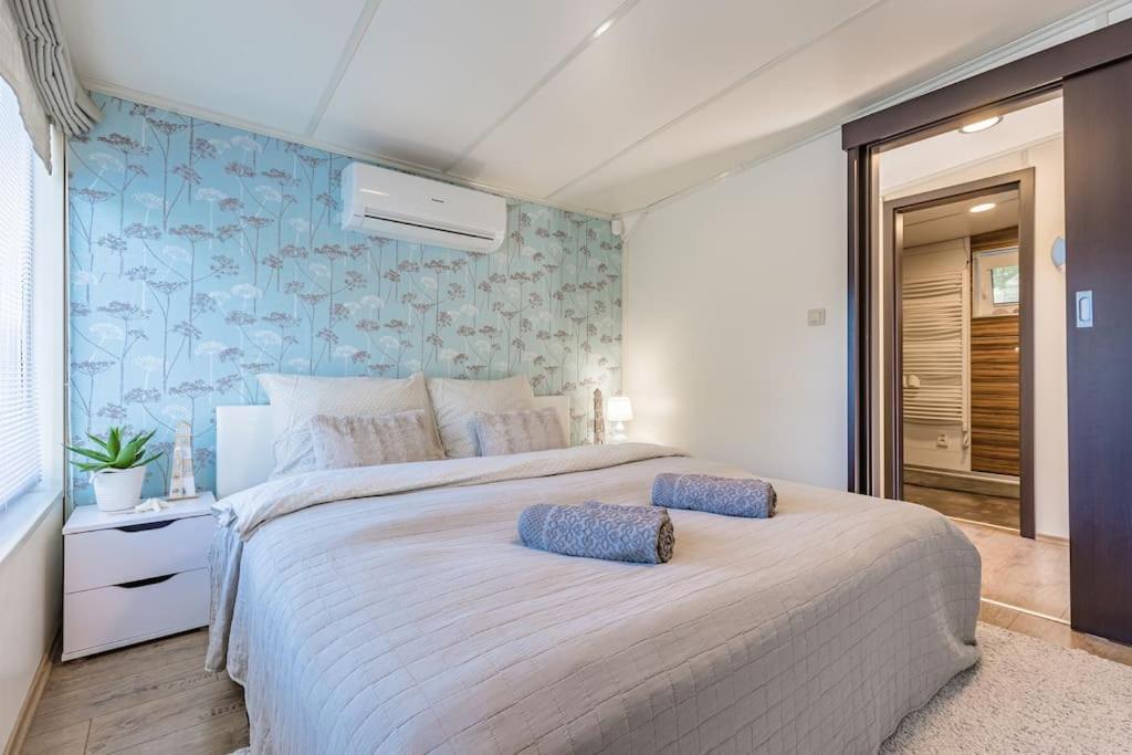 Ocarujuci Houseboat Na Dunaji Bratislava Dış mekan fotoğraf