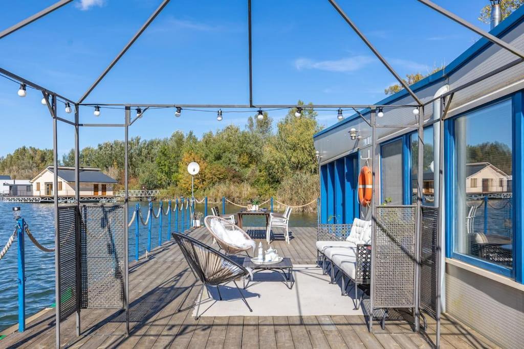 Ocarujuci Houseboat Na Dunaji Bratislava Dış mekan fotoğraf