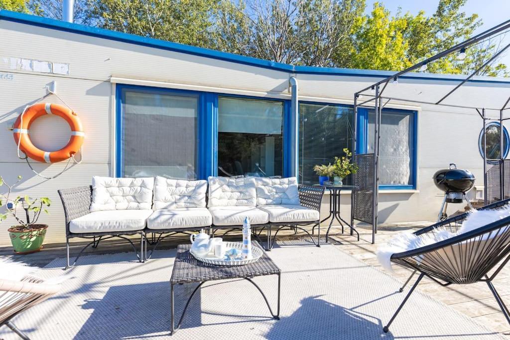 Ocarujuci Houseboat Na Dunaji Bratislava Dış mekan fotoğraf