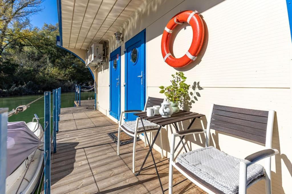 Ocarujuci Houseboat Na Dunaji Bratislava Dış mekan fotoğraf