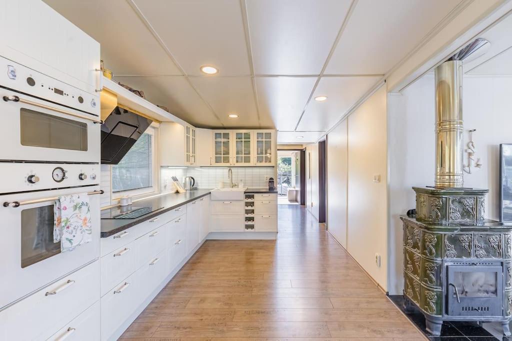 Ocarujuci Houseboat Na Dunaji Bratislava Dış mekan fotoğraf