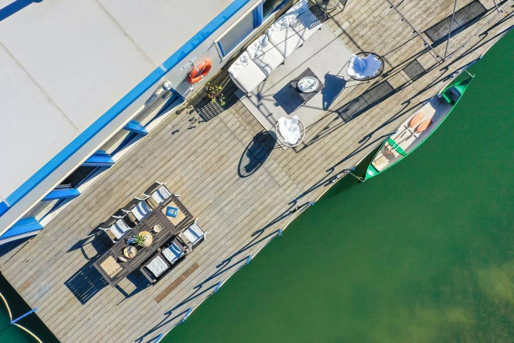 Ocarujuci Houseboat Na Dunaji Bratislava Dış mekan fotoğraf