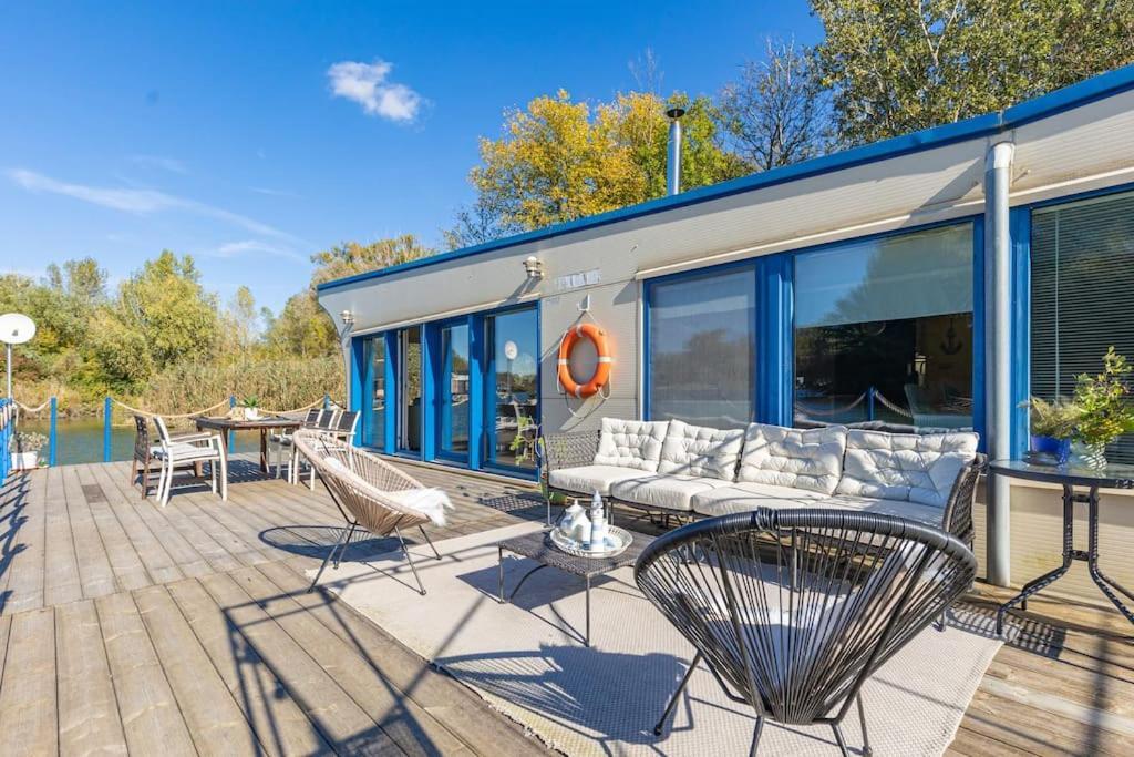 Ocarujuci Houseboat Na Dunaji Bratislava Dış mekan fotoğraf