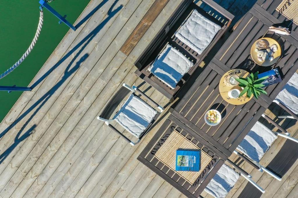 Ocarujuci Houseboat Na Dunaji Bratislava Dış mekan fotoğraf